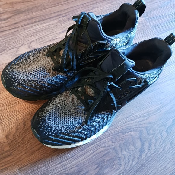 Like New! Creation Waveknit 2 Running Shoe - Picture 10 of 11